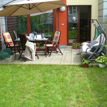 Garden Apartment With Garage In Central Prága Kültér fotó