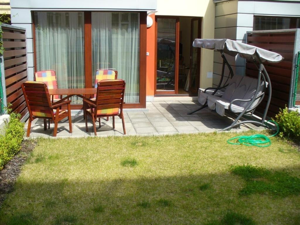 Garden Apartment With Garage In Central Prága Kültér fotó