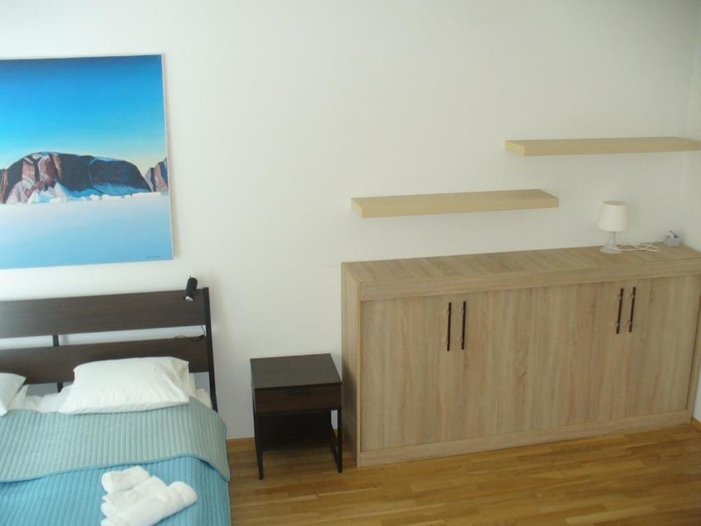 Garden Apartment With Garage In Central Prága Kültér fotó