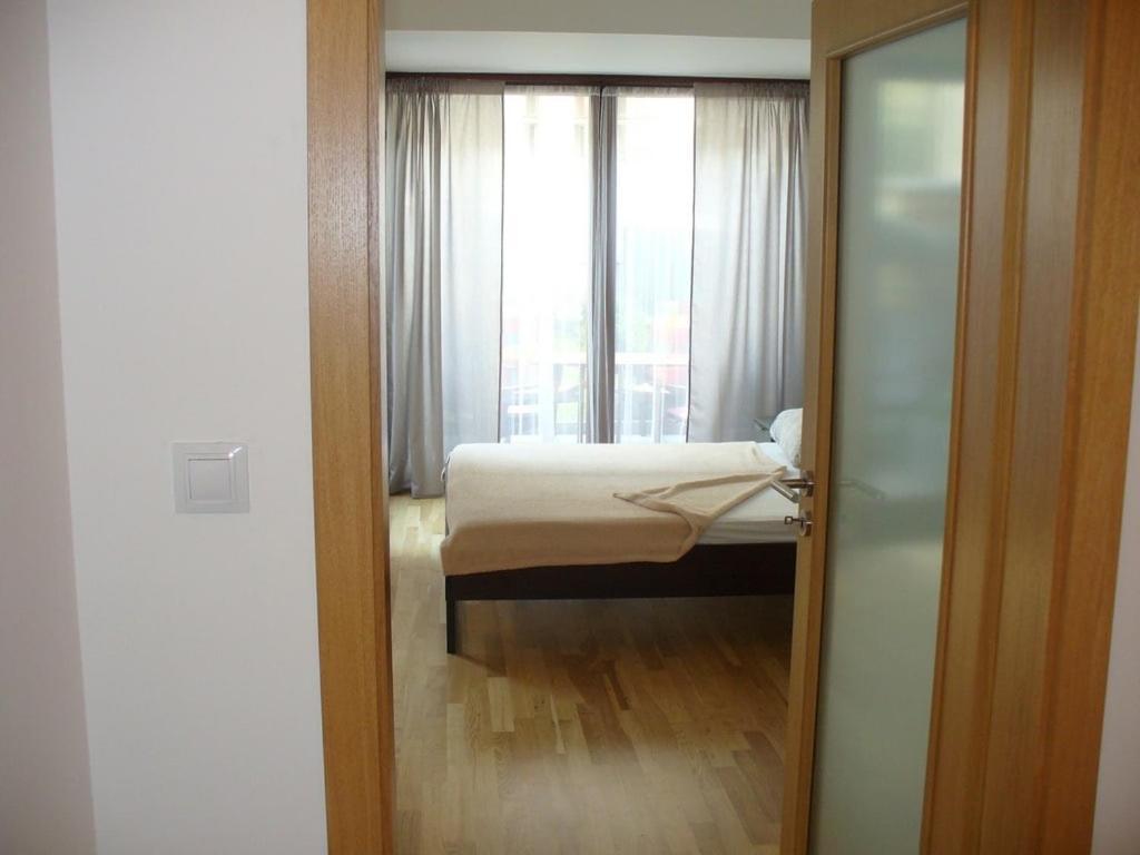 Garden Apartment With Garage In Central Prága Kültér fotó