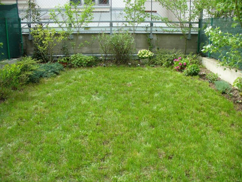 Garden Apartment With Garage In Central Prága Kültér fotó